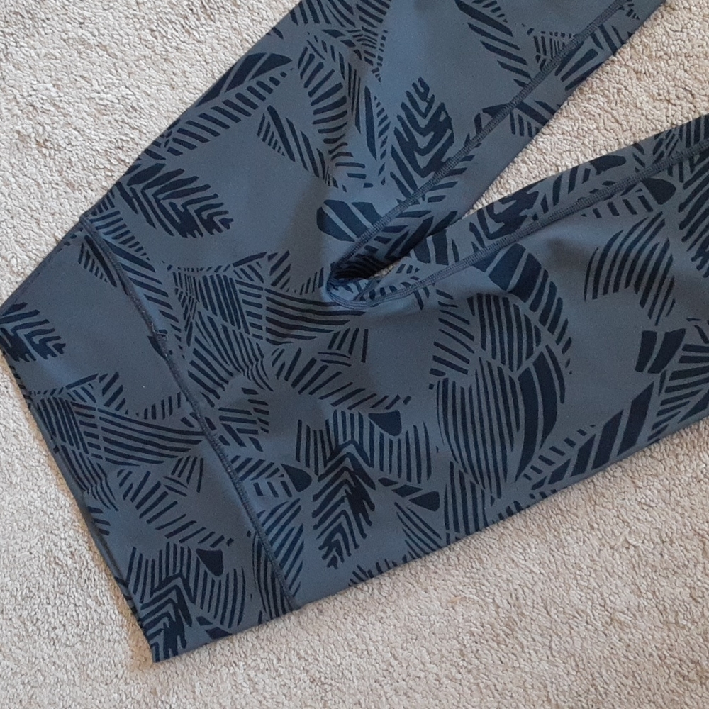 Aerie Black and Gray Leggings Yoga Pants